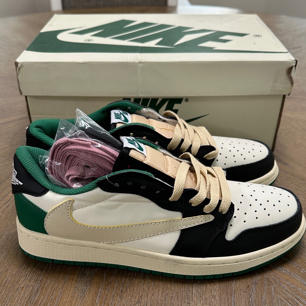 Jordan retro 1 low Sz 8.5 men’s Green white cream Black Sneakers